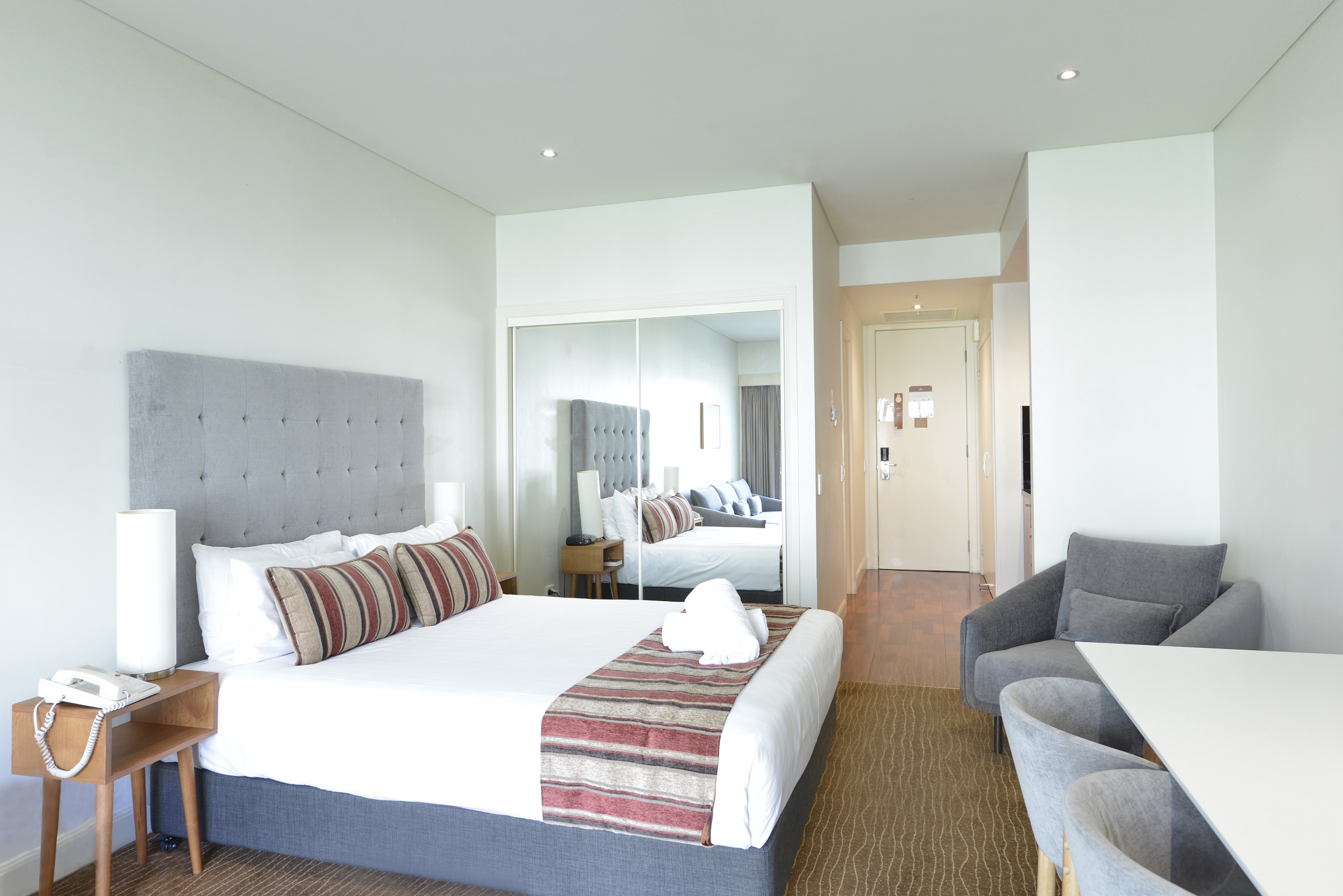 Studio Apartment Hotel Rooms Seasons Botanic Gardens Melbourne